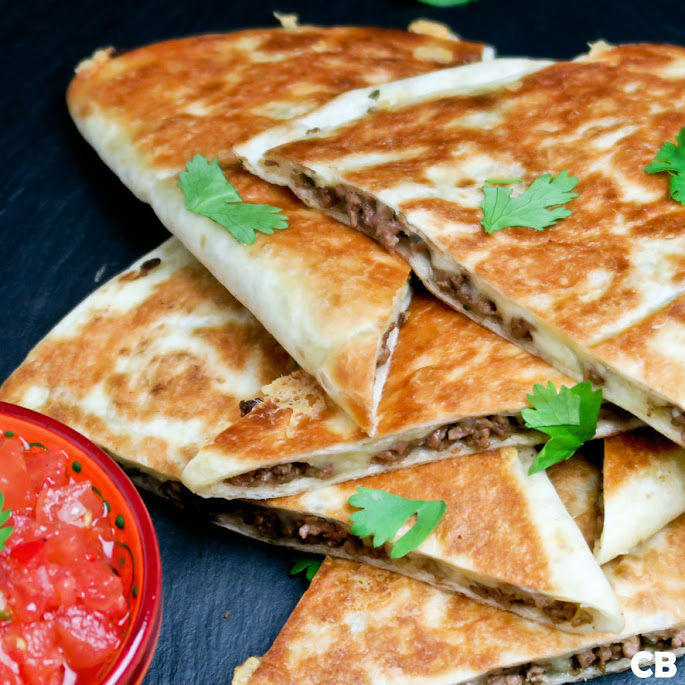 Quesadillas met Mexicaans gekruid gehakt, kaas en zelfgemaakte salsa