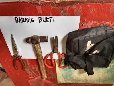 jawapes.or.id - barang bukti berupa tas, gunting, hammar, tang