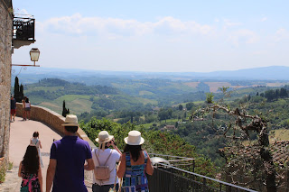 Vista incrível do balcão em San Gemignano Itália