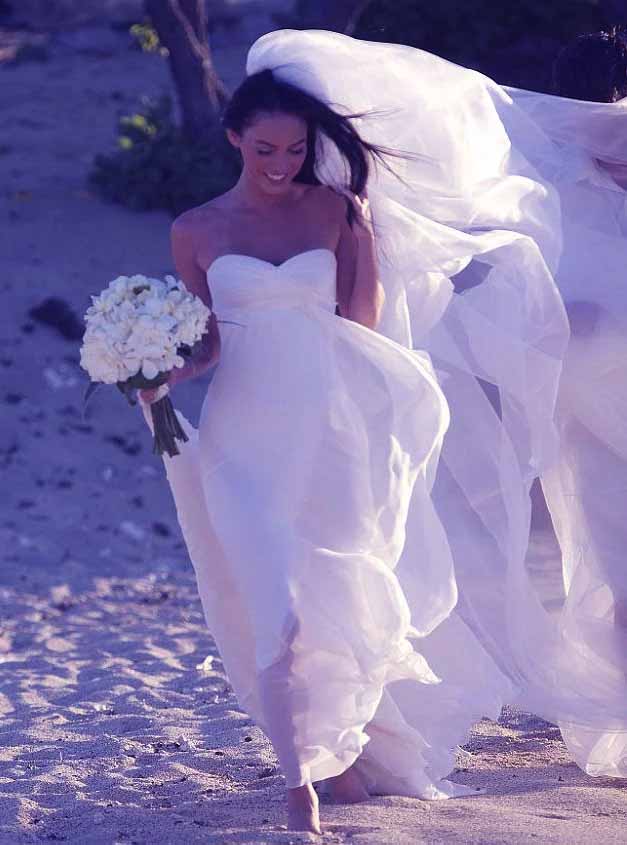 Megan Fox walking barefoot on the beach in Kona, Hawaii during her marriage ceremony