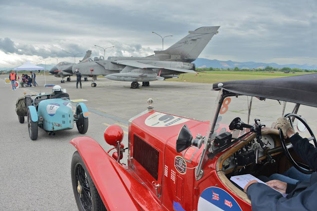 1000 Miglia: la storica corsa di auto d'epoca fa tappa all'aeroporto di Ghedi