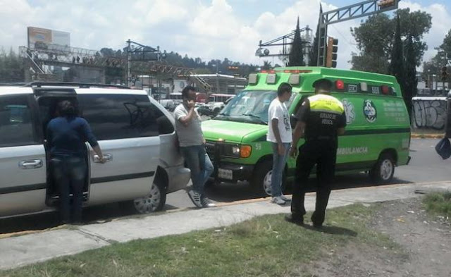 Tras accidente vial, un sujeto golpea a una mujer embarazada con un bat