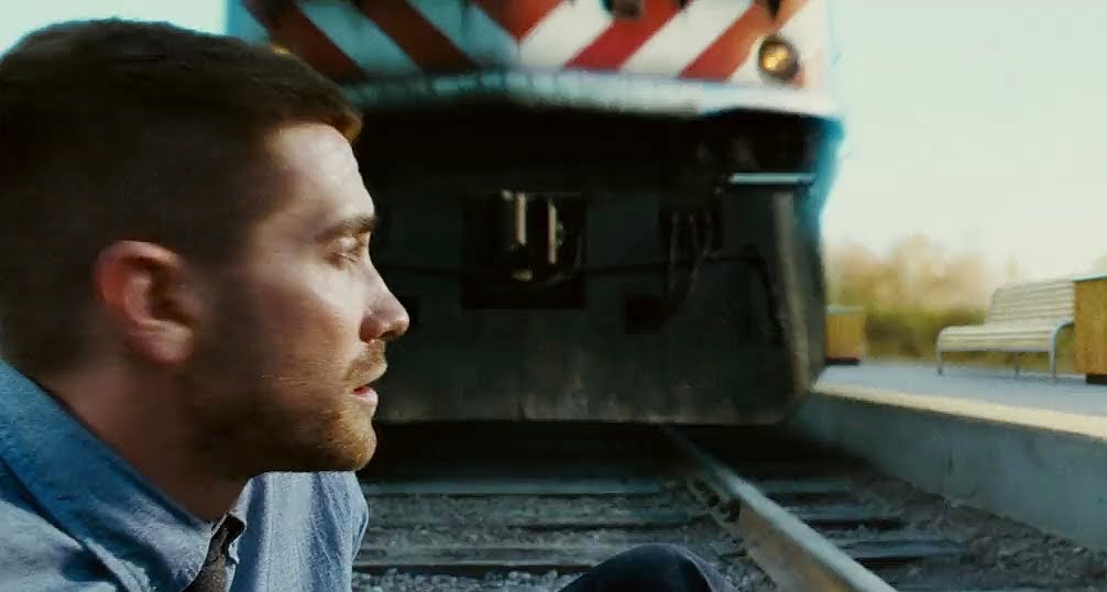 taylor swift jake gyllenhaal kiss. Jake Gyllenhaal awaits a train