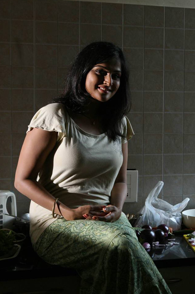 Ramya+Nambeesan+Hot+Gallery+At+Pizza+Tamil+Movie+(8).jpg