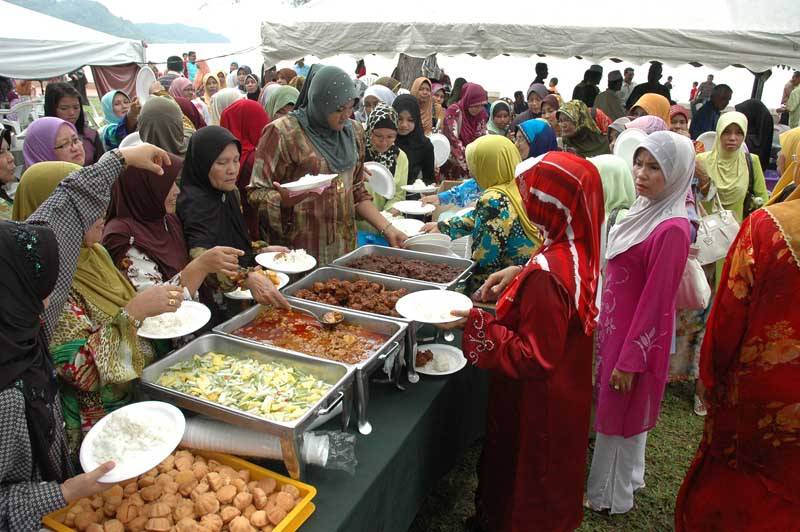 Apa hukumnya pergi kenduri yang tak dijemput dan bawa orang yang tak dijemput?