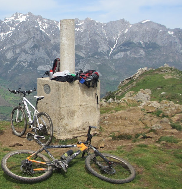 Pico Jano y la Viorna en bicicleta