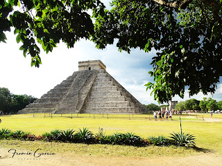 Pirámide o Castillo de Kukulkán edificio principal en Chichén Itzá
