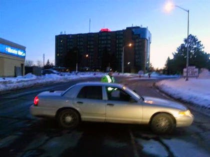 http://www.torontosun.com/2015/01/21/possible-threat-at-ottawa-hotel-cops