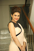 shraddha das latest glamorous photos-thumbnail-12