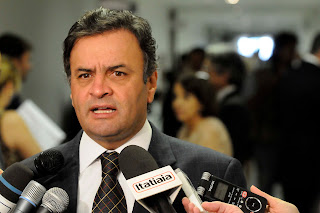 Senador Aécio Neves, líder da oposição no Brasil discursa contra a falta de gestão eficiente no Brasil