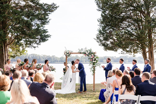 Summer Wedding at Brittland Manor photographed by Maryland Wedding Photographer Heather Ryan Photography