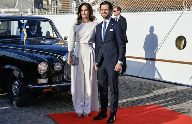 Queen Mary and Crown Princess Victoria wore a Saloni dress. Princess Sofia wore an outfit by Lilli Jahilo. Rebekka Notkin