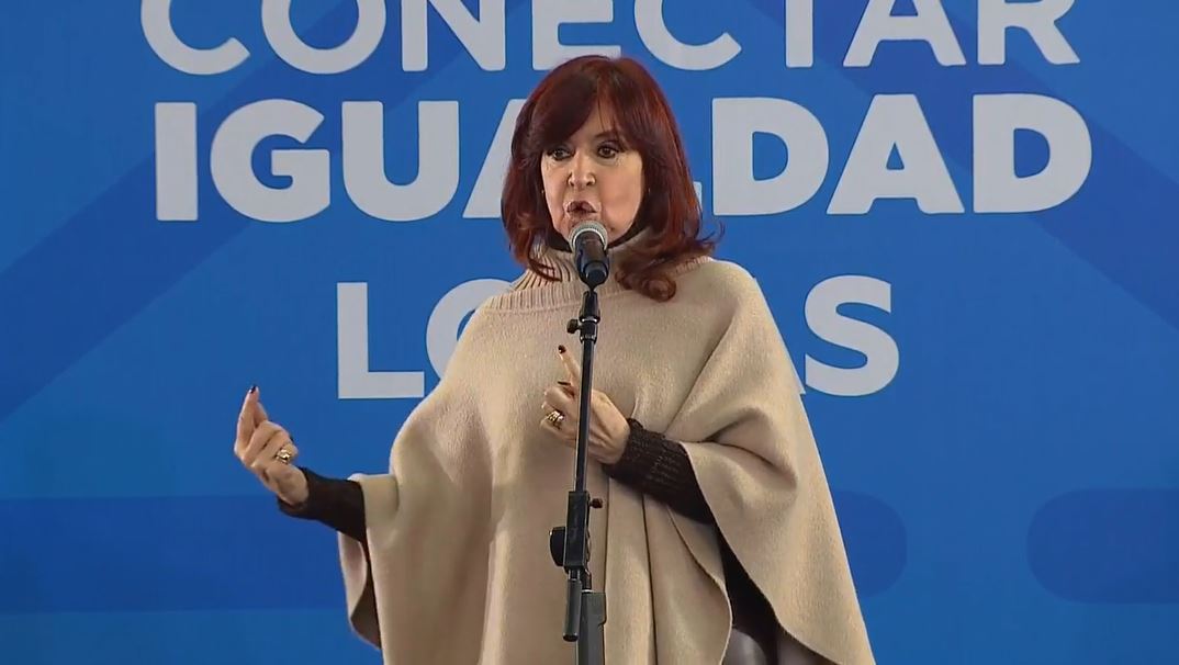 Cristina Kirchner convocó a la oposición para resolver el tema de la deuda: “La sociedad no nos lo va a perdonar”