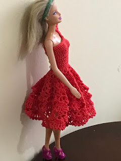 Vestido de crochê com leques para Barbie por Pecunia Milliom 3