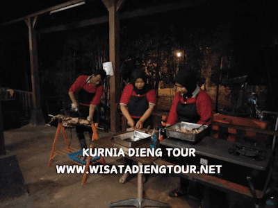 Penyajian kambing guling yang profesional