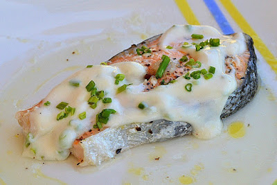 Salmón al Papillote con Salsa de Yogur