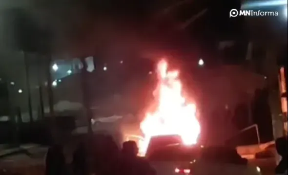 VÍDEO mostra carro em chamas na Morada Nova CE