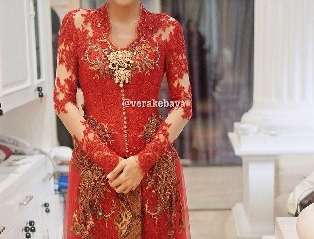 16 model vera kebaya  warna  merah  modern  terbaru cantik 