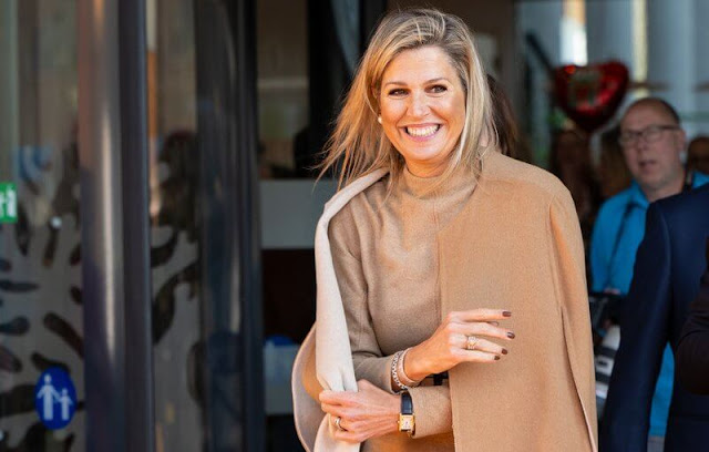 Queen Maxima wore a new beige knitted long sleeves jersey dress by Natan, and a beige cape by Natan