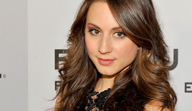 troian-bellisario-gorgeous-face