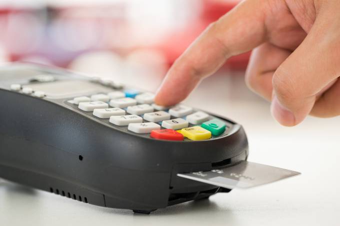 Lojas podem exigir um valor mínimo para compras no cartão?