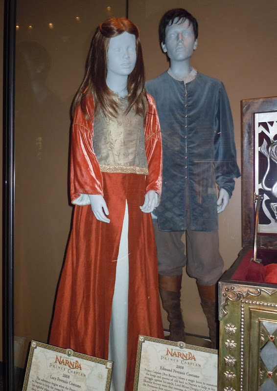 Lucy and Edmund Pevensie Narnia movie costumes