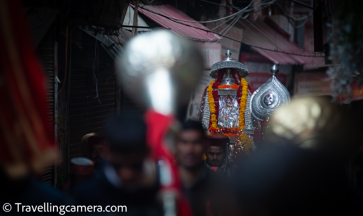 Marvel at the grandeur of the Shobha Yatra, a vibrant procession that winds its way through the streets of Mandi, showcasing traditional costumes, folk dances, and musical performances.