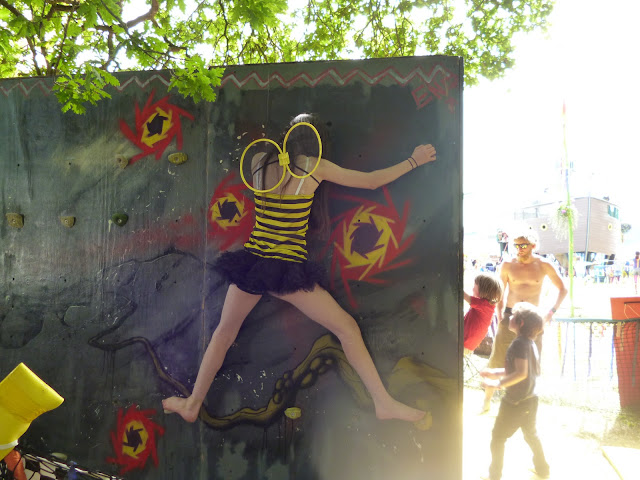 bee on a wall glastonbury festival 2013