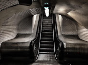 JAMES STARTT : PARIS METRO. Parisbased American photographer James Startt . (paris metro)