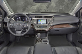 Interior view of the 2014 Toyota Avalon