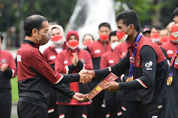 Jokowi Serahkan Bonus Bagi Atlet Peraih Medali SEA Games Ke-31 Vietnam