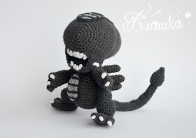 Alien xenomorph crochet pattern by Krawka - best geek crochet pattern ever!, alien franchise, predator, prometheus, facehugger, chestburster, ridley scott inspired 