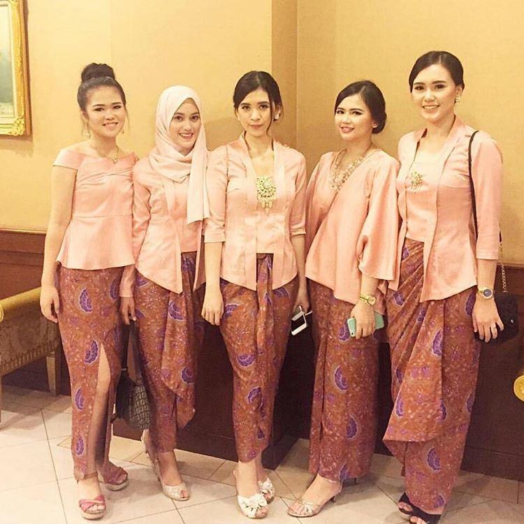 18+ Model Kebaya Pesta 2018 Desain Cantik, Elegan & Mewah