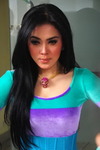 Syahrini sexy girl 
bralink network