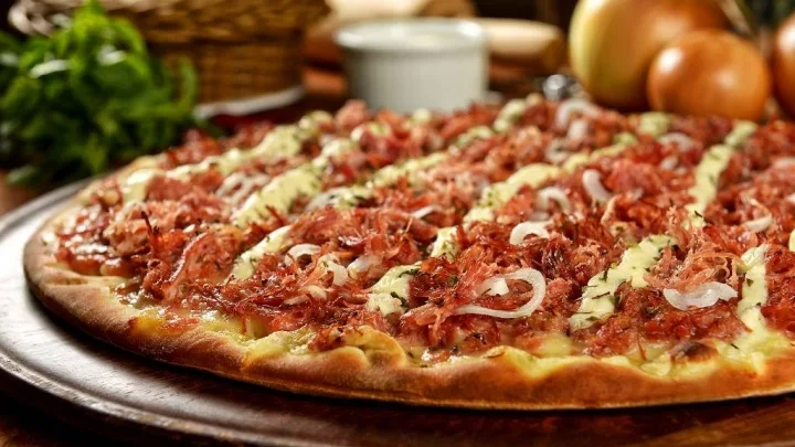 Pizza de carne-seca e catupiri: sabor marcante e a cremosidade irresistível