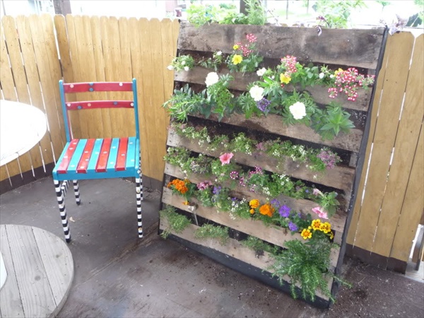 How to Shimmer Your Pallet Garden - Pallet Furniture