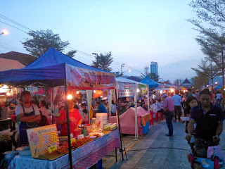 ตลาดนัดรถไฟ ศรีนครินทร์