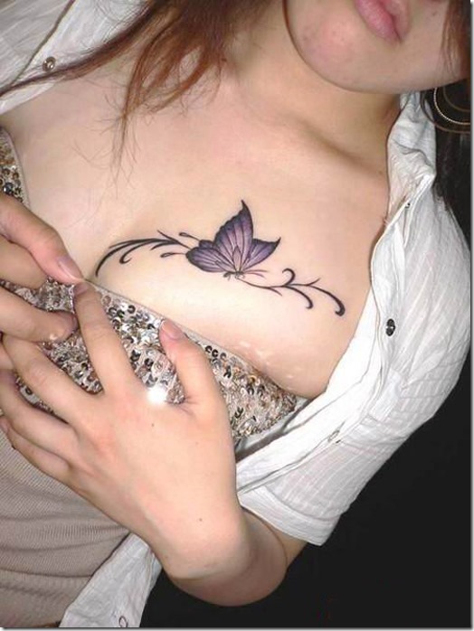 papillon_de_tatouage_sur_la_poitrine