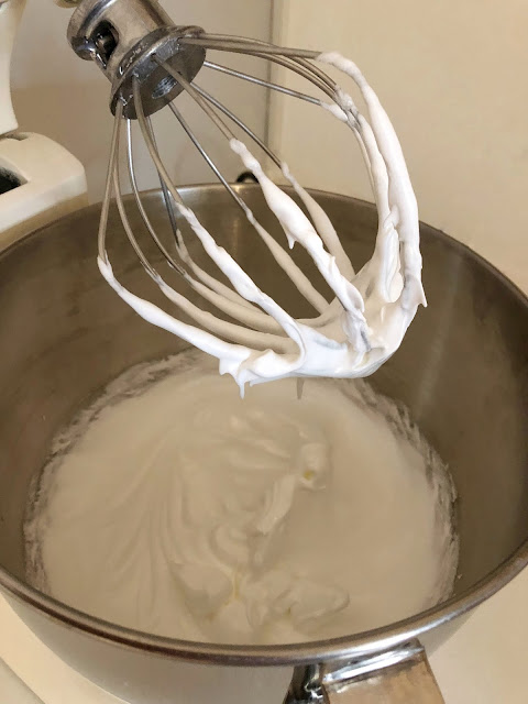 Best easy meringue recipe, how to get egg whites to stiffen to create an easy to make meringue summer pavlova. Make sure you whisk the egg whites for a long time, you can't overwhisk. Add the sugar slowly and keep whisking.