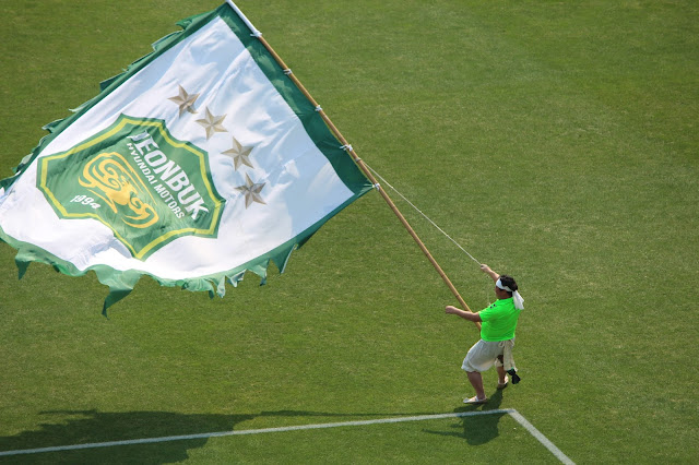 Massive flags being waved/rode before kick off (Photo Credit: Howard Cheng)