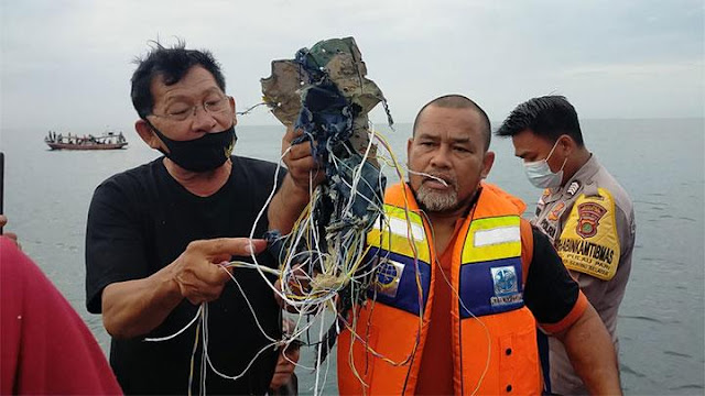 Jatuh di Sekitar Pulau Lancang, Basarnas Buka Posko Pencarian Pesawat Sriwijaya Air SJ182 .lelemuku.com.jpg