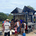Satuan BRIMOB Sumbar Berikan Bantuan Air Bersih Pasca Banjir di Pesisir Selatan