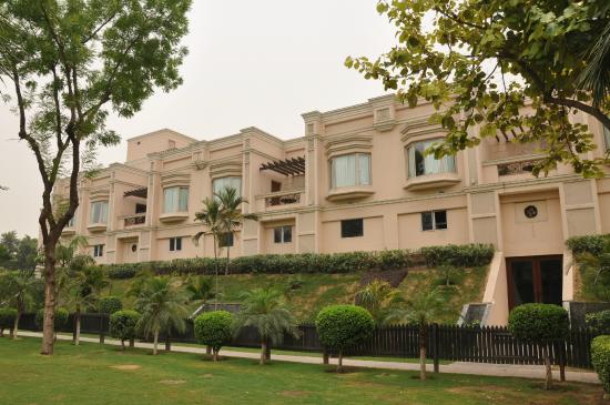 The Uppal Hotel, located in New Delhi, is a luxurious property providing lavishing stay to its guests.