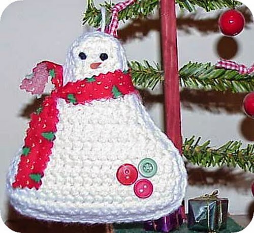 http://crochetcafe.blogspot.com/2011/12/brrrrrr-snowman-ornament.html