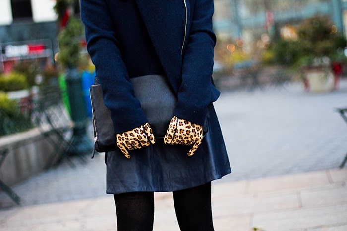 Black and Blue (Banana Republic Bow Gloves Review)