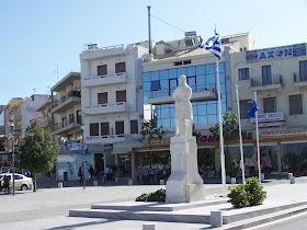 Kahramanlar Meydanı ve Meçhul Asker Anıtı; Resmo