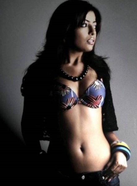 Sexy Model Niharikaa Hot Pictures