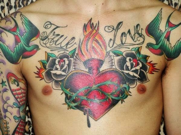 Símbolo do coração tatuagens para homens no peito pode fechou para o amor