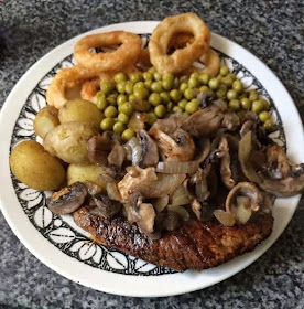 steak, pea, onion rings, mushrooms 