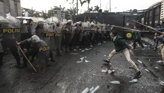 Polisi Tangkap 94 Orang dalam Demo Mahasiswa di DPR